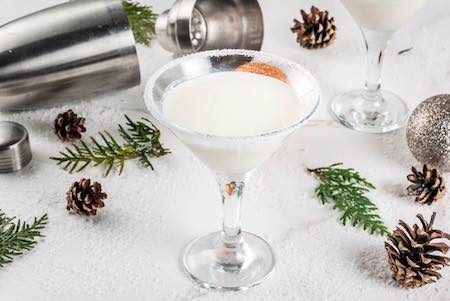 A white Christmas martini, showcasing the elegance of holiday cocktail drinks.